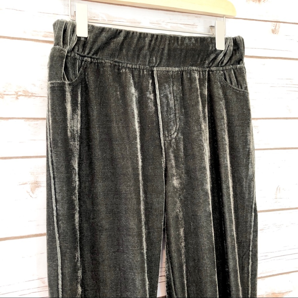 * Umgee • Stretch Velvety Leggings w/Zipper Bottoms